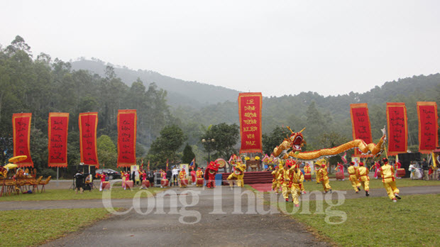  Nghệ An: Tưng bừng Lễ hội Đền Vua Mai